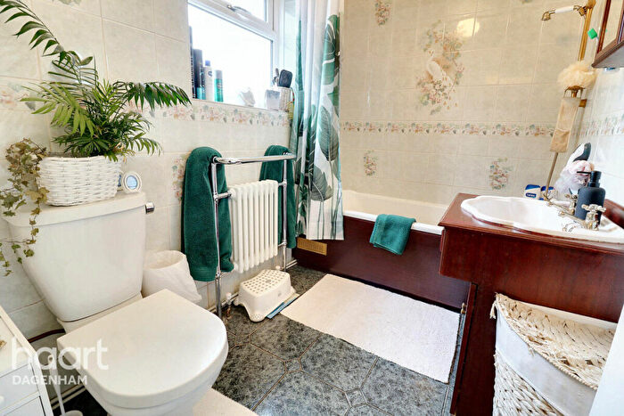 3 Bedroom End Of Terrace House For Sale In Davington Road, Dagenham, RM8