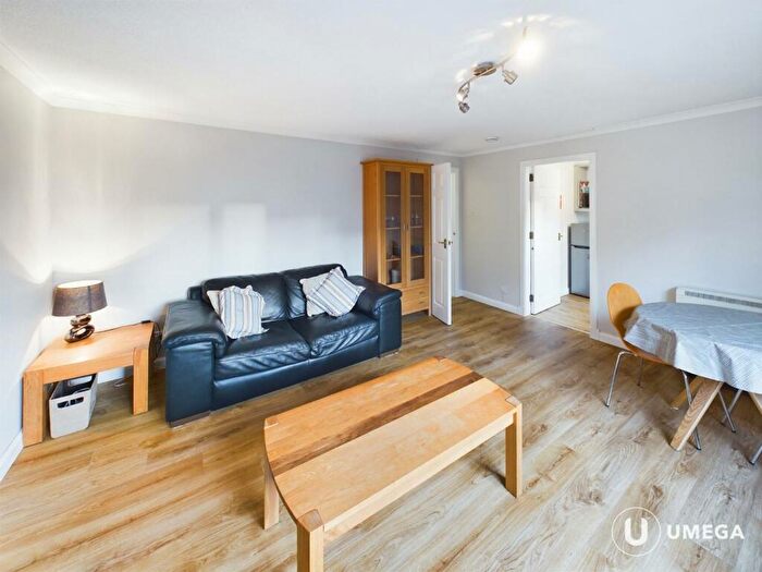 2 Bedroom Flat To Rent In Orwell Terrace, Dalry, Edinburgh, EH11