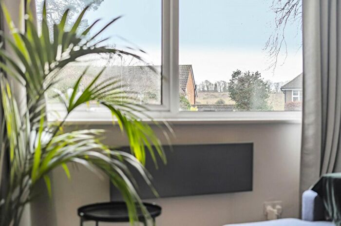 1 Bedroom Flat For Sale In Rossiter Lodge, Rosetrees, Guildford, Surrey, GU1