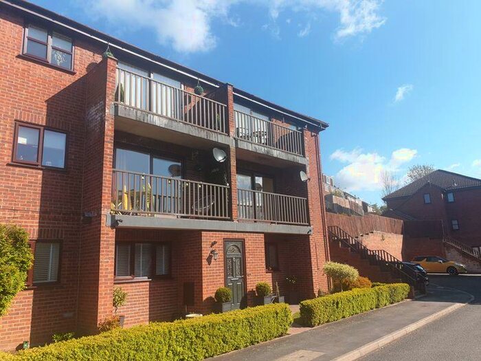 2 Bedroom Flat To Rent In Chapel Court, Kidderminster, DY10