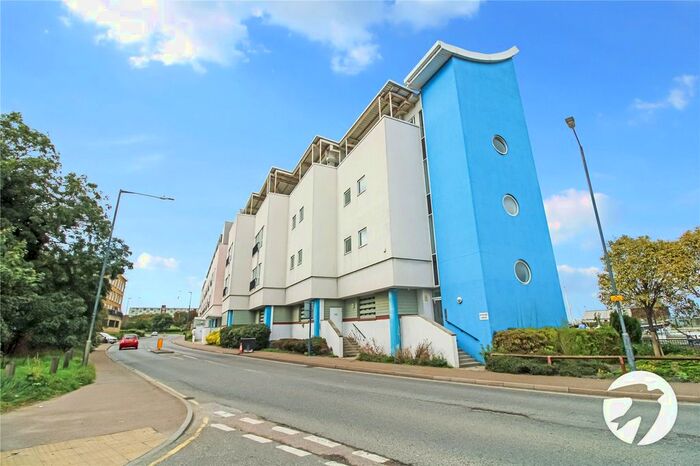 2 Bedroom Flat To Rent In Venture Court, Canal Road, Gravesend, Kent, DA12