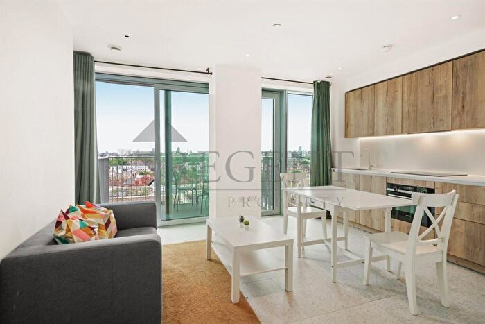 Apartment To Rent In Jacquard Point, Tapestry Way, E1