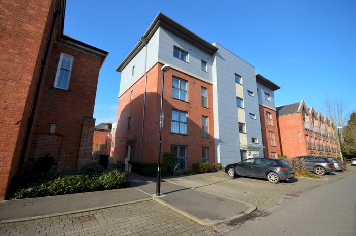 2 Bedroom Flat To Rent In Longley Road, Chichester, PO19