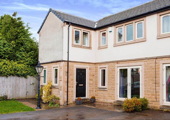 3 Bedroom Semi-Detached House For Sale In Carlton Court, Birkenshaw, Bradford, West Yorkshire, BD11