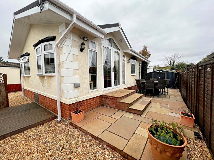 2 Bedroom Mobile Home For Sale In Fleur-de-lys Park, Pilley Hill, Pilley, Lymington, Hampshire., SO41