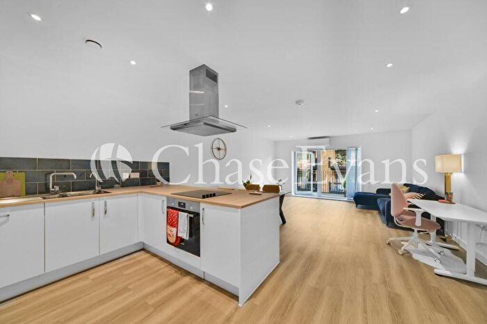 3 Bedroom Flat To Rent In Searles Court, Rolfe Terrace, Woolwich, London, SE18