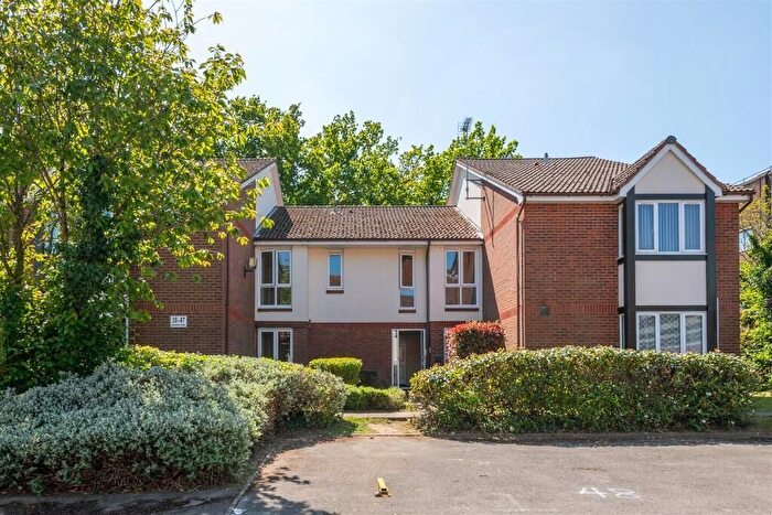 1 Bedroom Flat To Rent In Maunsell Park, Station Hill, Poundhill, Crawley, RH10