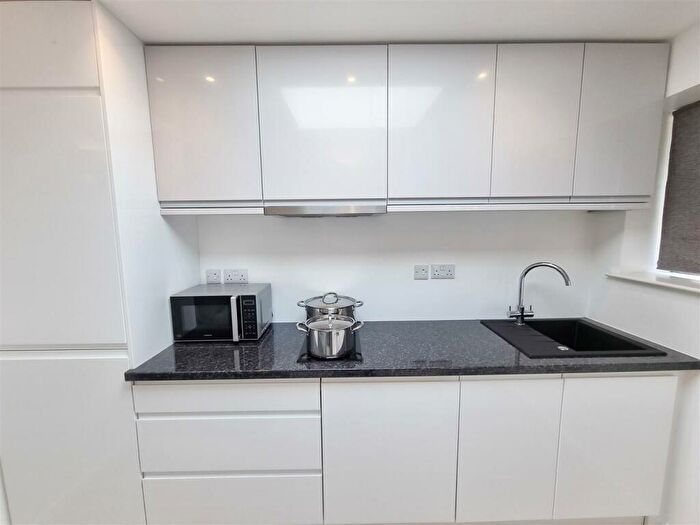 1 Bedroom Flat To Rent In The Ridgeway, Croydon, CR0