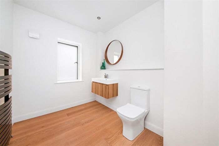 5 Bedroom Detached House For Sale In Burnlee Road, Holmfirth, HD9