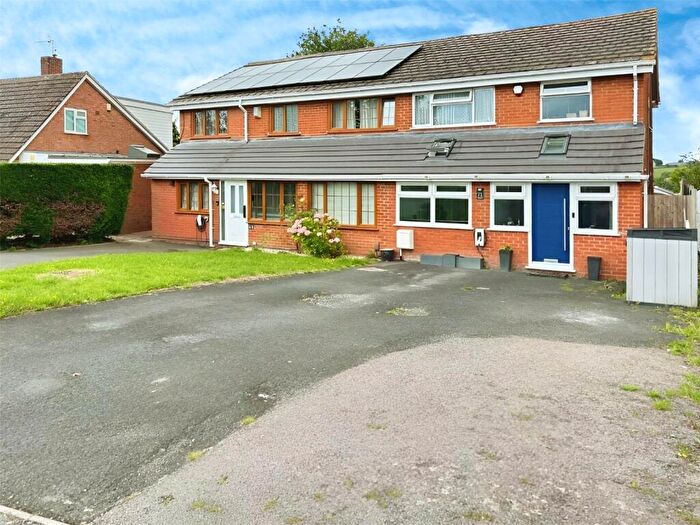 3 Bedroom Semi-Detached House For Sale In Parklands Avenue, Leamington Spa, Warwickshire, CV32