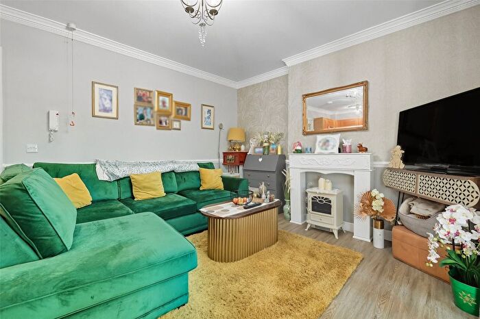 1 Bedroom Flat For Sale In Cambridge Court, Cambridge Road, Southend-On-Sea, Essex, SS1