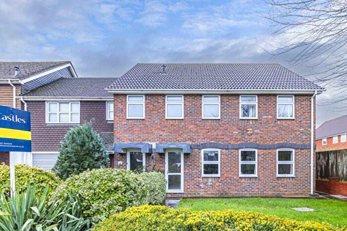 2 Bedroom Flat To Rent In Northcliffe, Eaton Bray, LU6