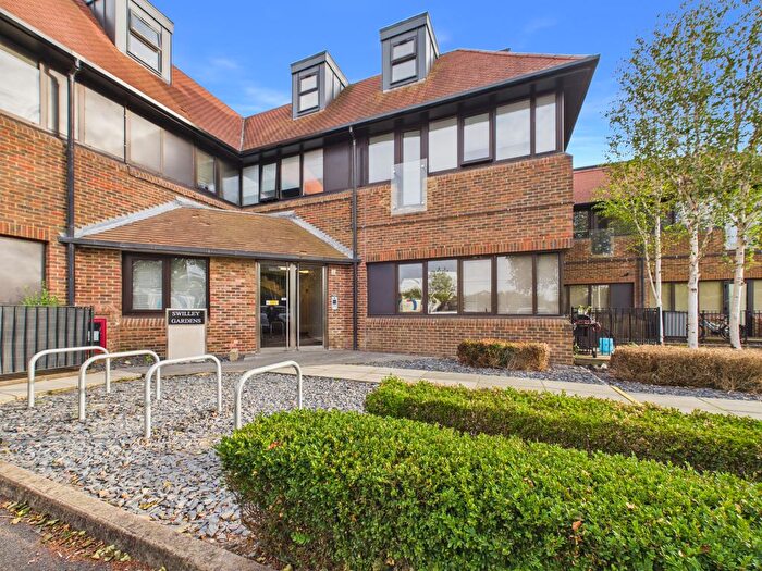 1 Bedroom Flat To Rent In Oxford Road, Stokenchurch, Buckinghamshire, HP14
