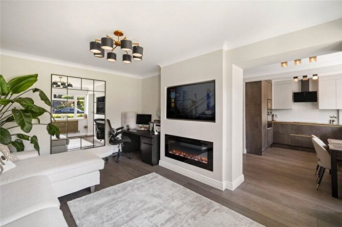 2 Bedroom Flat For Sale In Heath Mead, Wimbledon, London, SW19