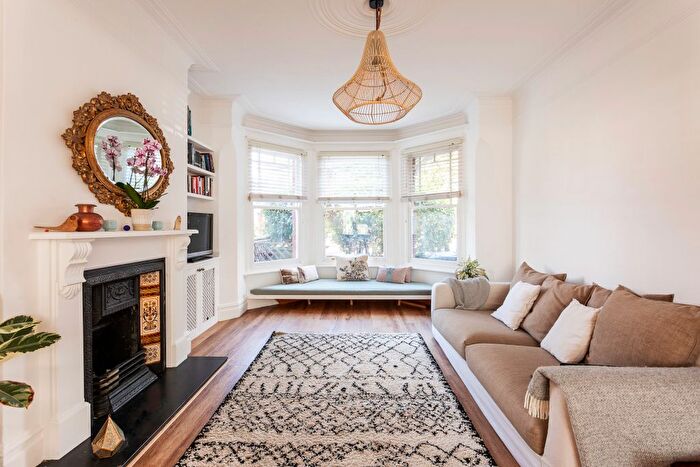 3 Bedroom Town House To Rent In Hamilton Road, London, NW10