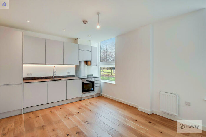 2 Bedroom Flat To Rent In Bedroom, Regent House, Basildon, SS14