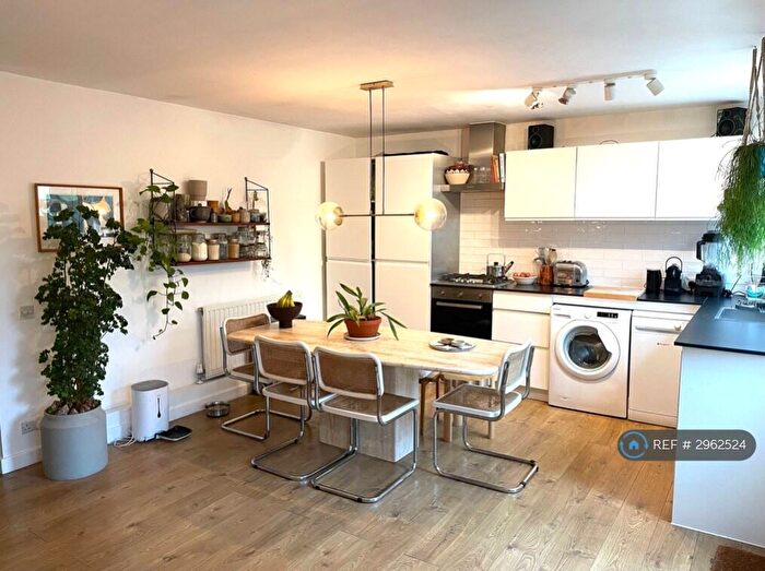2 Bedroom Bungalow To Rent In Annie Besant Close, London, E3