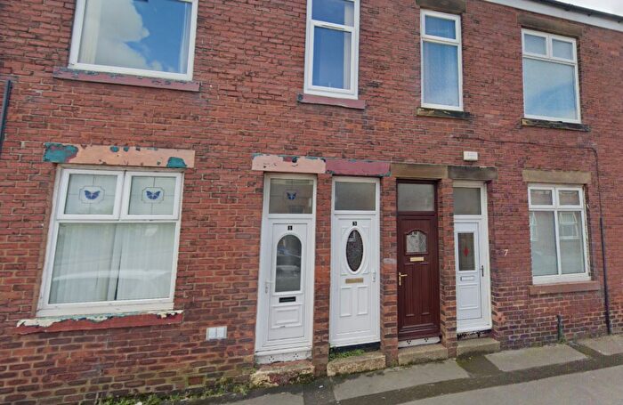 2 Bedroom Flat For Sale In Lyndhurst Terrace, Pallion, Sunderland, Tyne And Wear, SR4