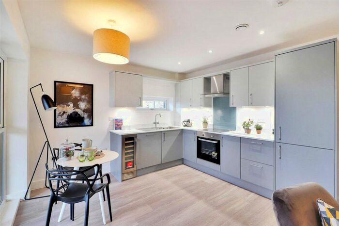 2 Bedroom Flat For Sale In The Hop Pocket, Maidstone Road, Paddock Wood, Kent, TN12