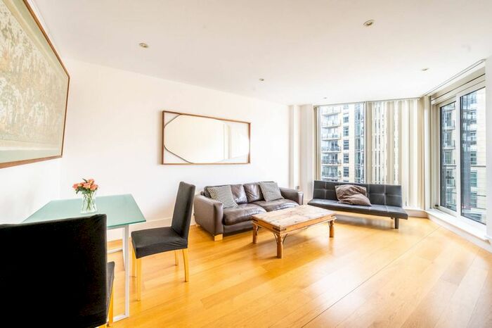 2 Bedroom Flat To Rent In Juniper Drive, Battersea, London, SW18