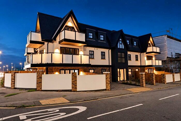 2 Bedroom Flat For Sale In * Corner Flat With Views Over Allotments * Hall Crescent, Hadleigh, SS7