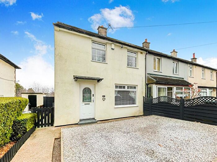 3 Bedroom End Of Terrace House For Sale In Saxton Place, Huddersfield, West Yorkshire, HD5