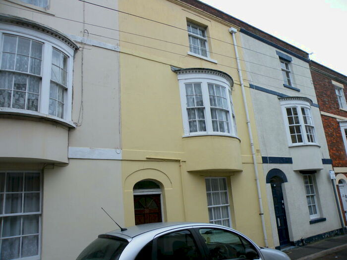 1 Bedroom Flat To Rent In Bath Street - Weymouth, DT4