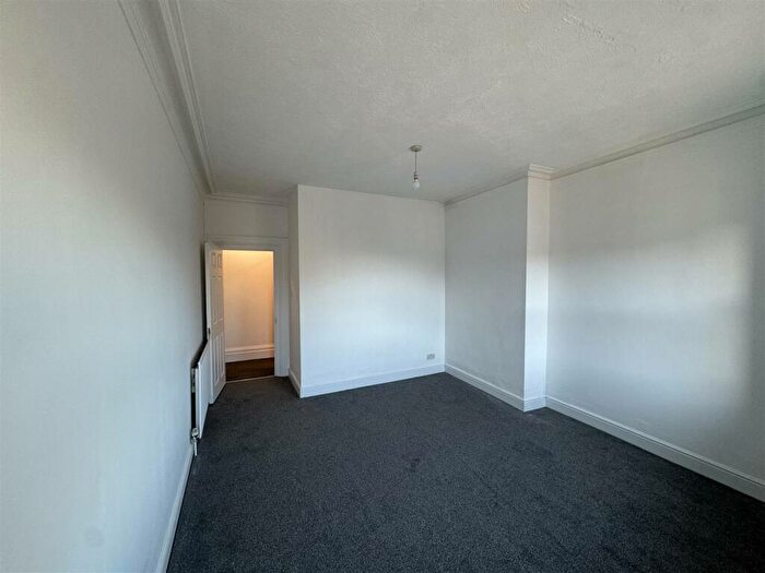 2 Bedroom Flat To Rent In Available Now!, BN22