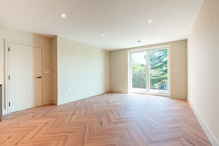 2 Bedroom Flat To Rent In Lapidge Drive, Wandsworth, SW17