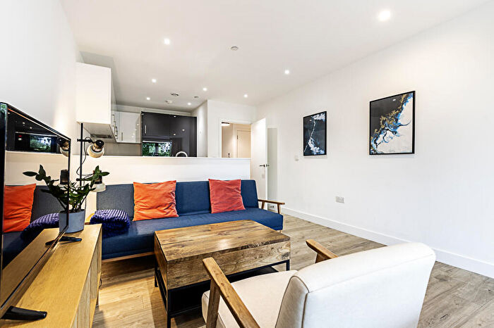 2 Bedroom Flat To Rent In Beck Square, London, E10