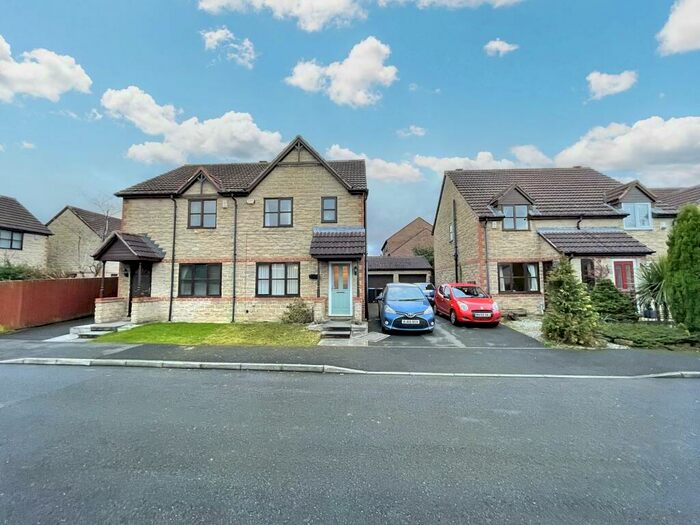 3 Bedroom Semi-Detached House To Rent In Mackintosh Court, Gilesgate, Durham, Durham, DH1
