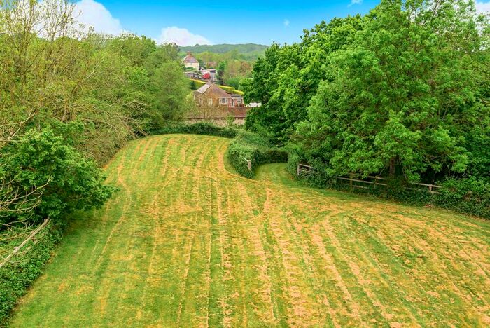 3 Bedroom Property For Sale In Billingshurst Road, Ashington, RH20