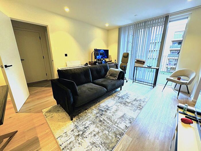 1 Bedroom Flat To Rent In Barnacle House, Poplar Riverside, Hemlock St., London, E14