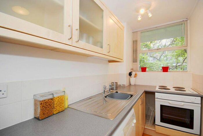 Studio To Rent In Churchill Gardens, Pimlico, London, SW1V