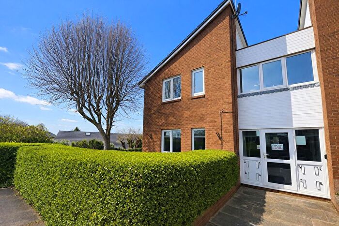 1 Bedroom Flat For Sale In Santa Monica Grove, Idle, Bradford, BD10