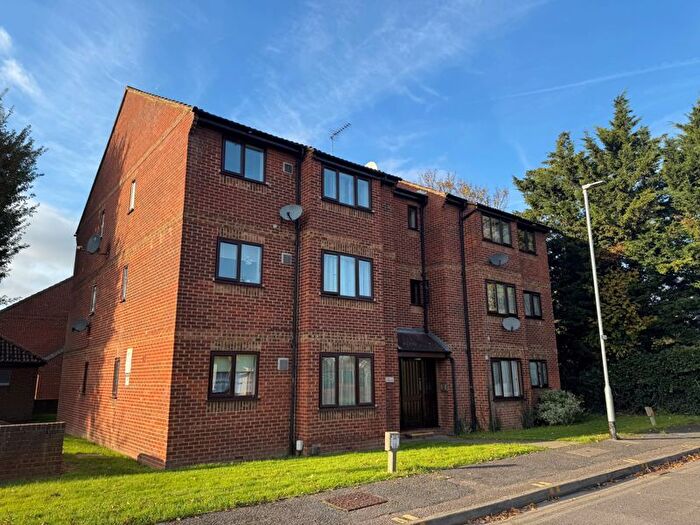 1 Bedroom Flat For Sale In Boltons Lane, Harlington, Hayes, UB3