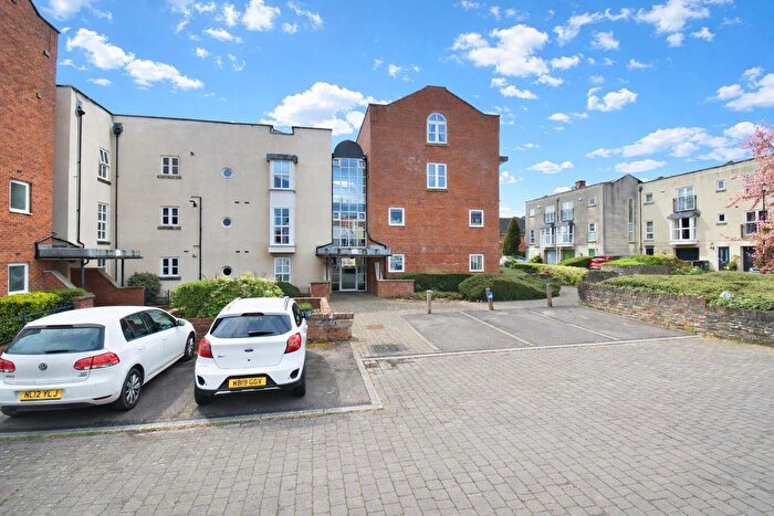 2 Bedroom Flat For Sale In Fantastic Flat On Strathearn Drive, Westbury-On-Trym, Bristol, BS10