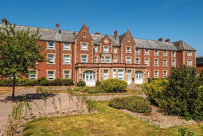 2 Bedroom Flat For Sale In Noyce Court, West End, SO30
