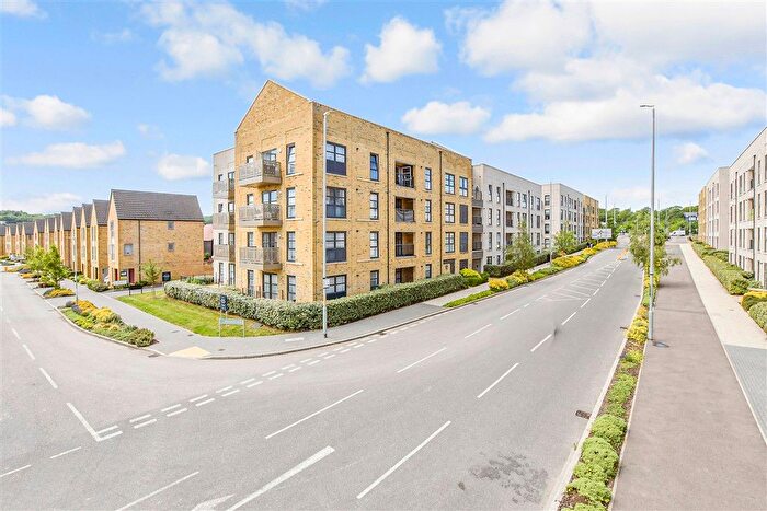 2 Bedroom Flat For Sale In Eastern Avenue, Swanscombe, Kent, DA10