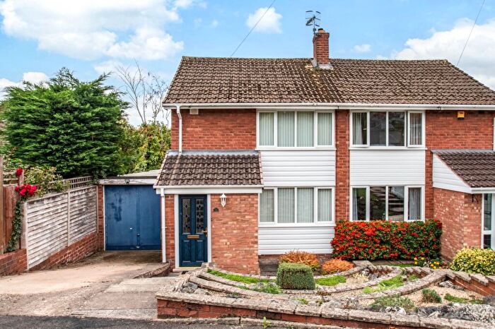 3 Bedroom Semi-Detached House For Sale In Kensington Gardens, Stourbridge, West Midlands, DY8