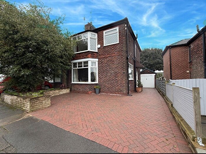 2 Bedroom Semi-Detached House For Sale In Glamis Avenue, Heywood, Greater Manchester, OL10