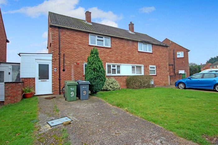 4 Bedroom End Of Terrace House To Rent In Homestall, Guildford, GU2