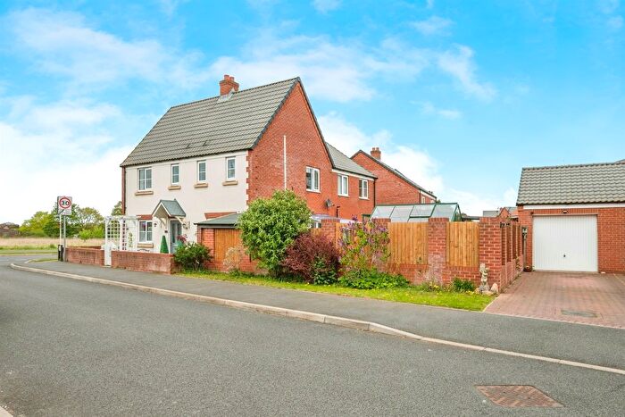 3 Bedroom Semi-Detached House For Sale In Duncan Way, North Walsham, NR28