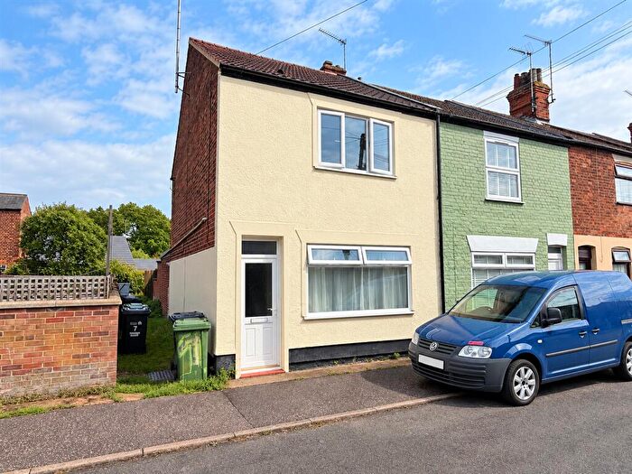 3 Bedroom End Of Terrace House For Sale In Kings Avenue, Kings Lynn, PE30