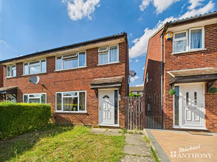 3 Bedroom Semi-Detached House For Sale In Wallingford, Milton Keynes, MK13