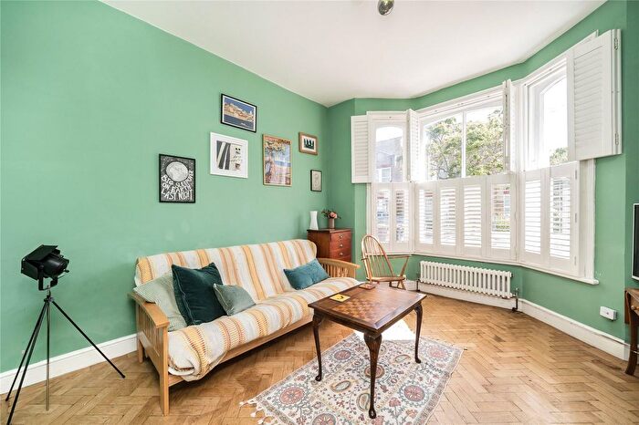 1 Bedroom Flat For Sale In Daubeney Road, London, E5