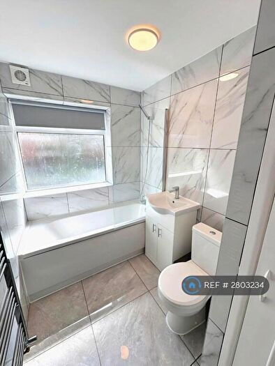 2 Bedroom Flat To Rent In Melbourne Road, Halesowen, B63