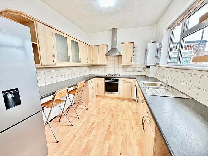 2 Bedroom Maisonette To Rent In New North Road, Hainault, IG6