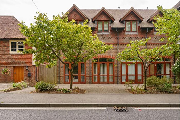 2 Bedroom Flat For Sale In London Road, Hurst Green, TN19