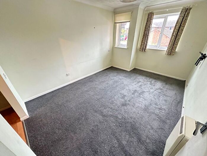 1 Bedroom Flat For Sale In Flat Norton Court, High Street South, Dunstable, Bedfordshire, LU6